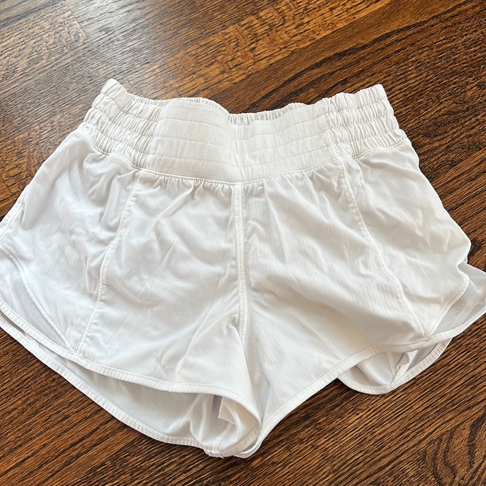 White Lululemon Hotty Hots 2.5” Low Rise